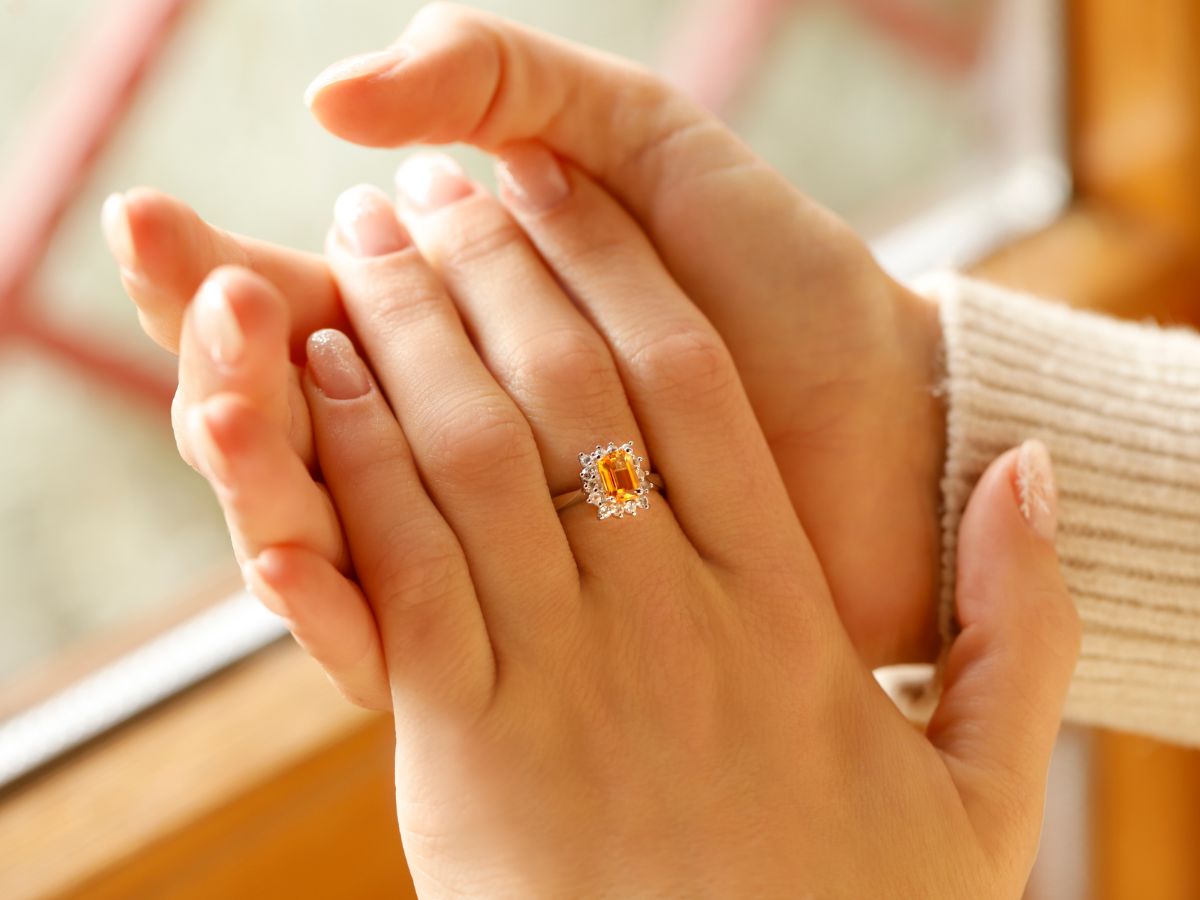 Ring with citrine quartz and colorless topaz outline